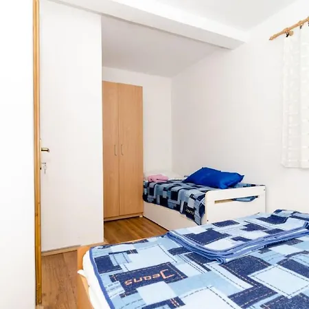 Zuronja Apartment *